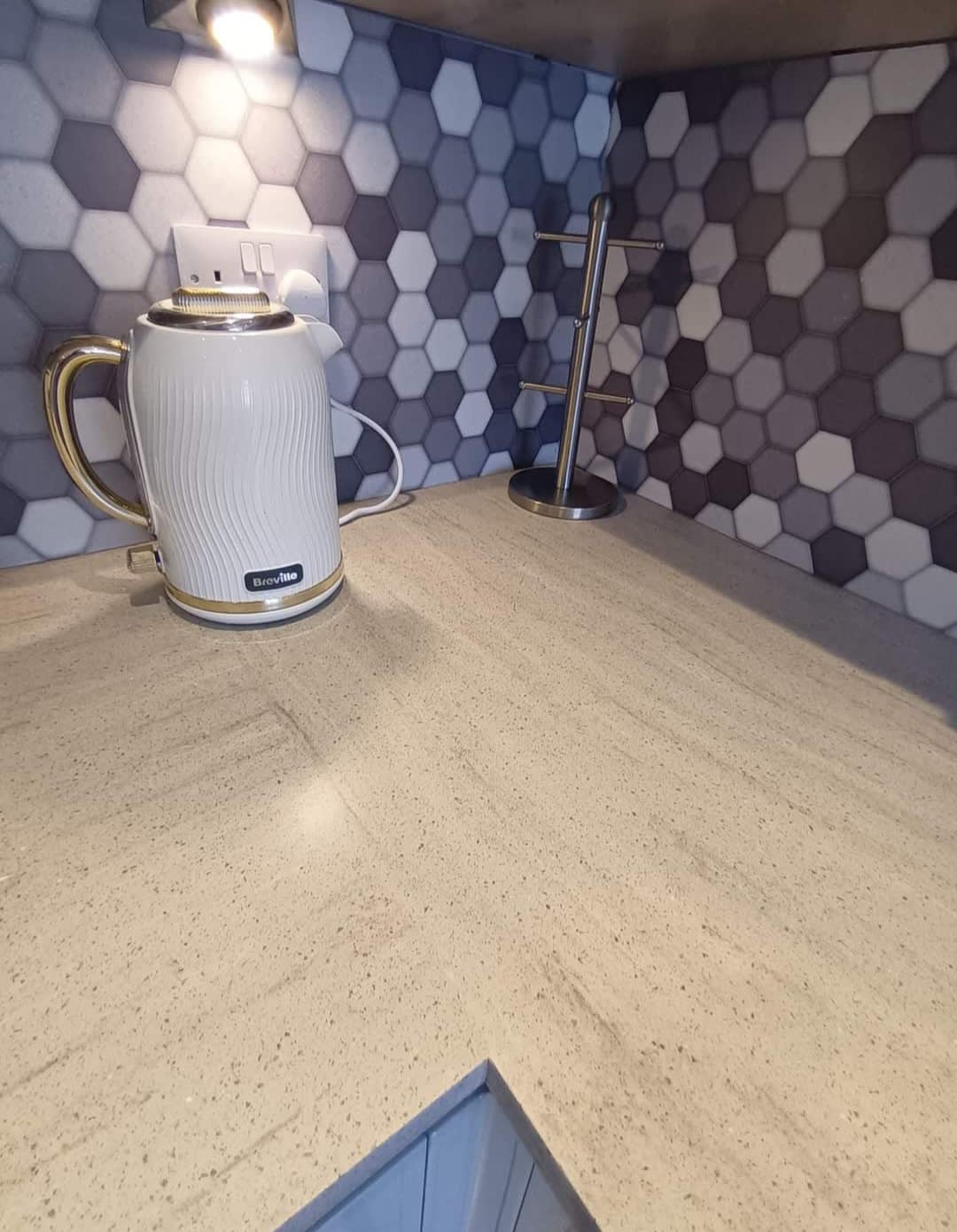 Worktop corner with a grey hexagon tile splashback