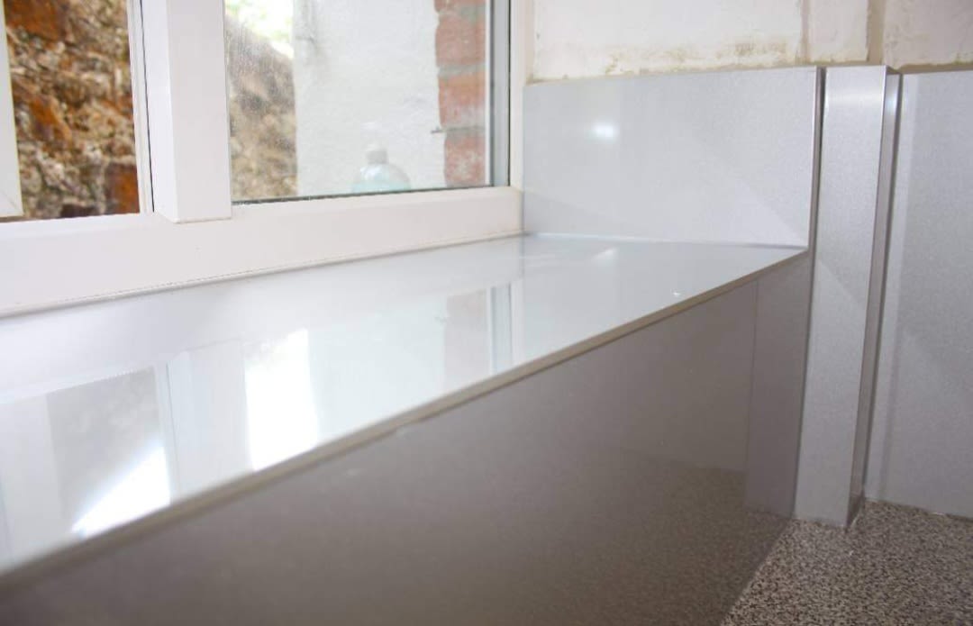 Gloss upstand finished neatly into a window recess